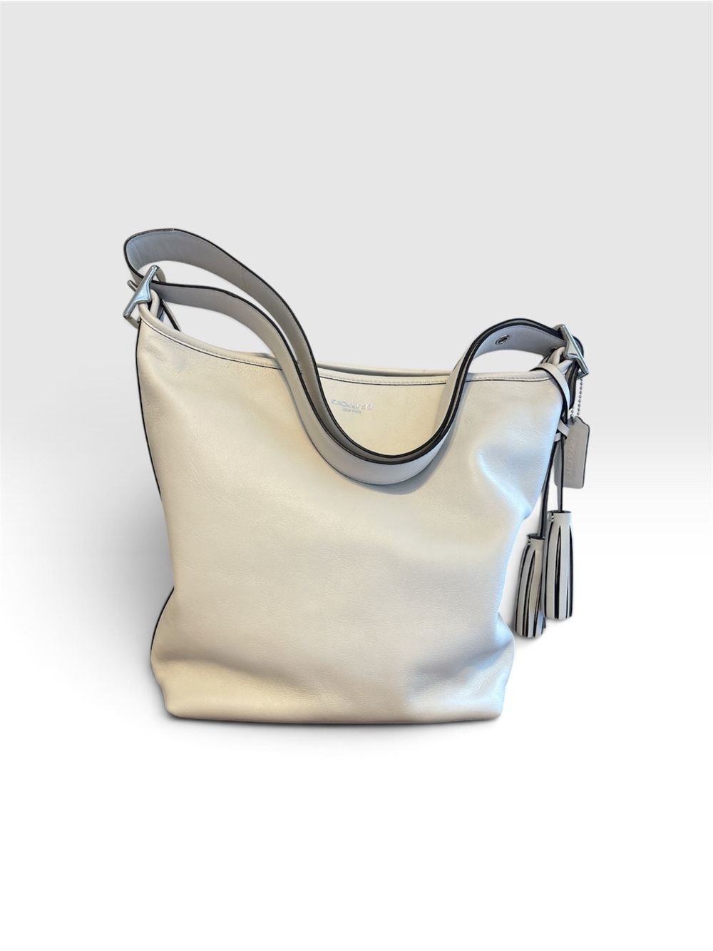 NWOT Coach Legacy Duffle 19889 Chalk White Leather Tassel Hobo Bucket Bag